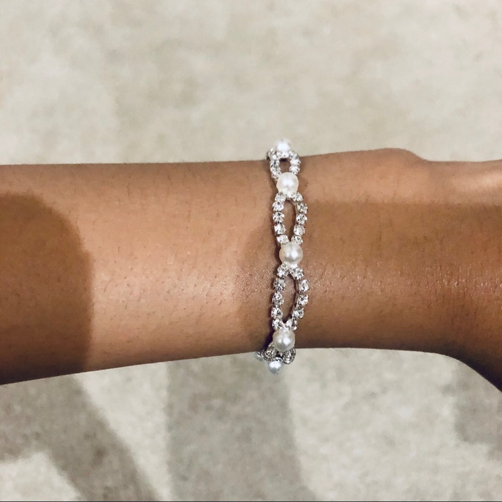 BRAND NEW Pearl Bracelet